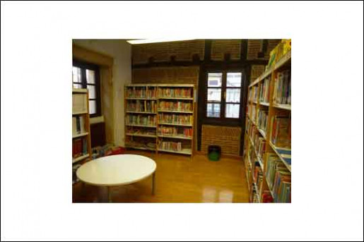 Biblioteca del Centro Cultural Larrotxene