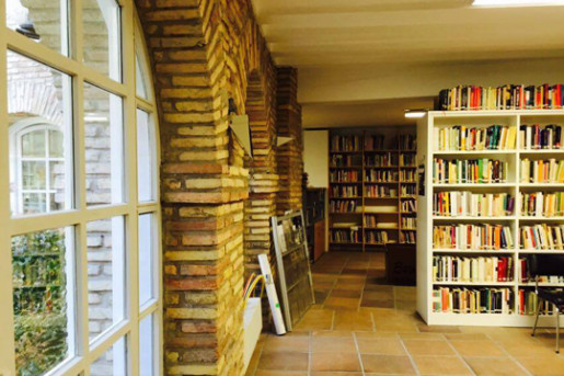Biblioteca IPES de Mujeres